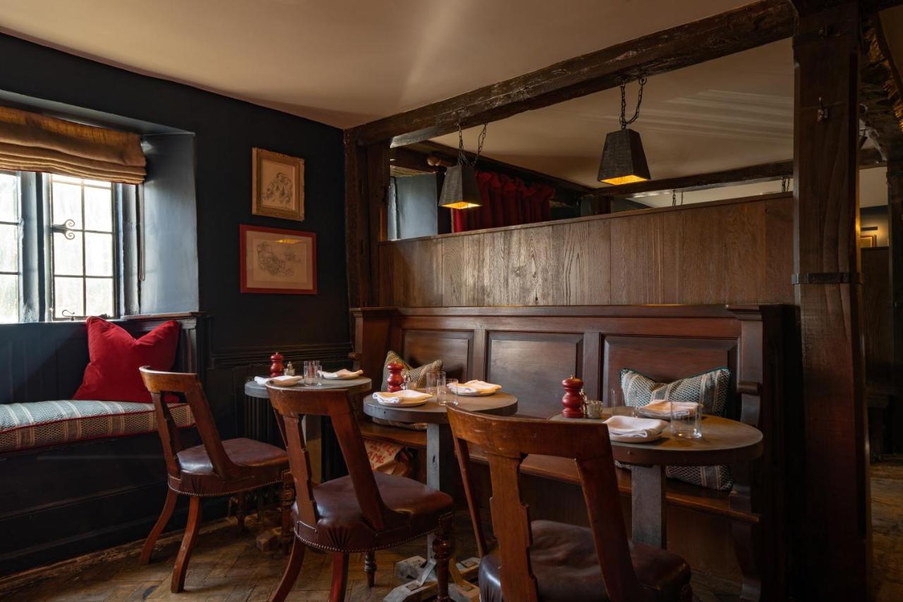 Hotel The Double Red Duke, Cotswolds à Witney Extérieur photo
