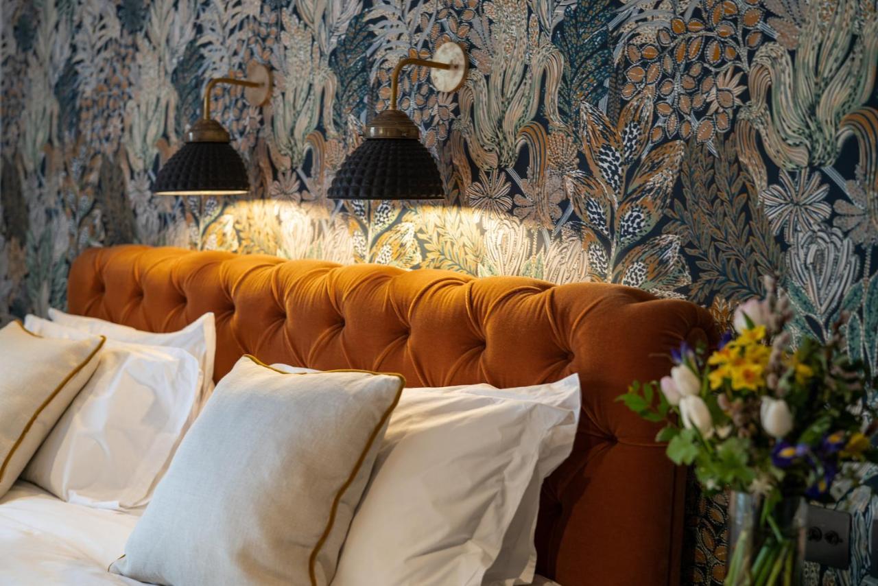 Hotel The Double Red Duke, Cotswolds à Witney Extérieur photo