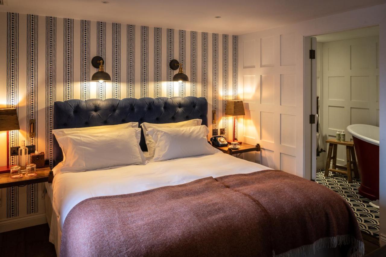 Hotel The Double Red Duke, Cotswolds à Witney Extérieur photo
