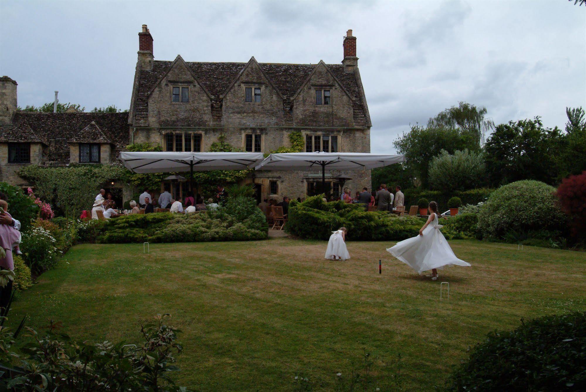 Hotel The Double Red Duke, Cotswolds à Witney Extérieur photo