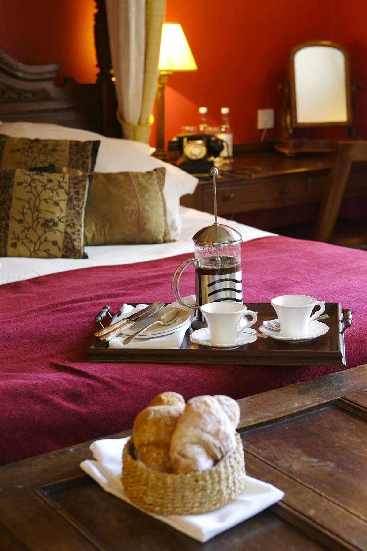 Hotel The Double Red Duke, Cotswolds à Witney Extérieur photo